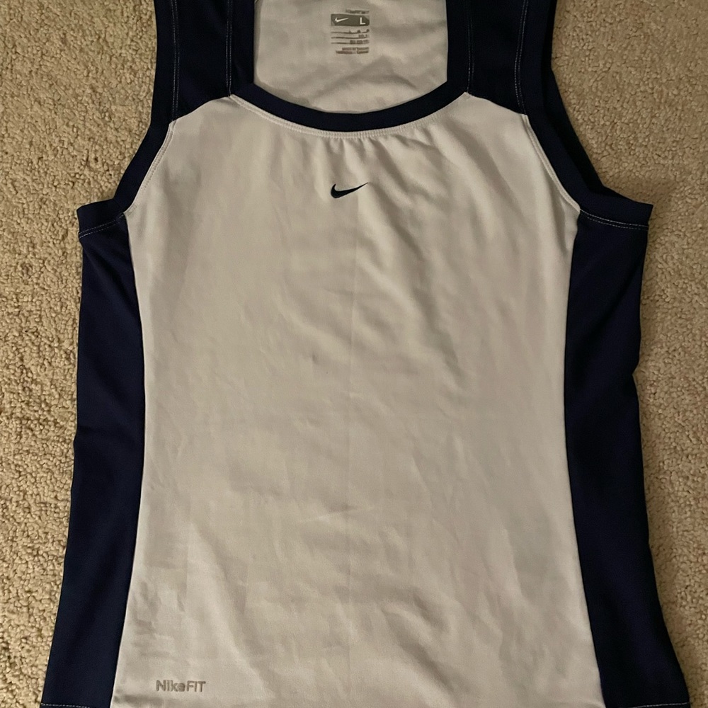 Vintage Nike DryFit with embroidered logo in the centre